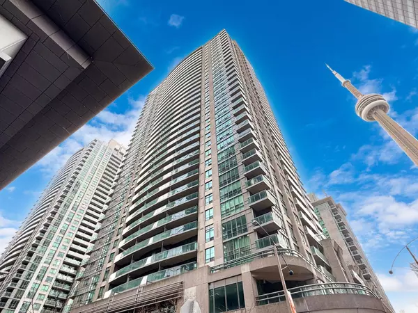 Toronto C01, ON M5J 3A4,30 Grand Trunk CRES #1812