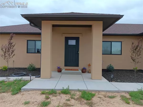 748 E Heron DR, Pueblo, CO 81007