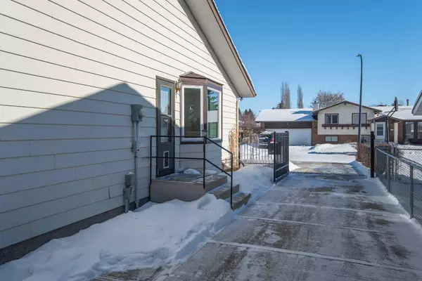 Red Deer, AB T4P 2R8,6 Chappel DR