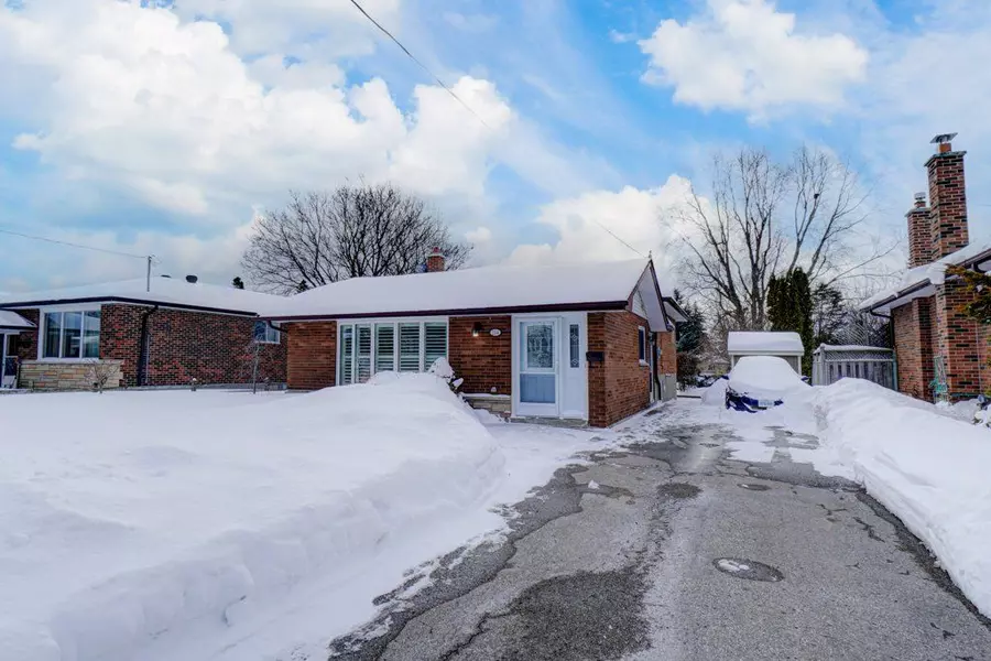 214 Bowman AVE, Whitby, ON L1N 3T8