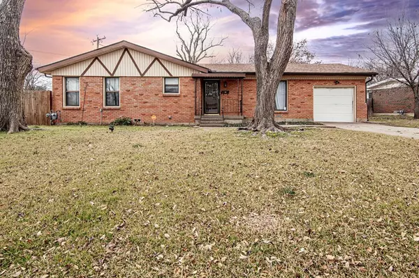 111 Cedar Street, Hurst, TX 76053