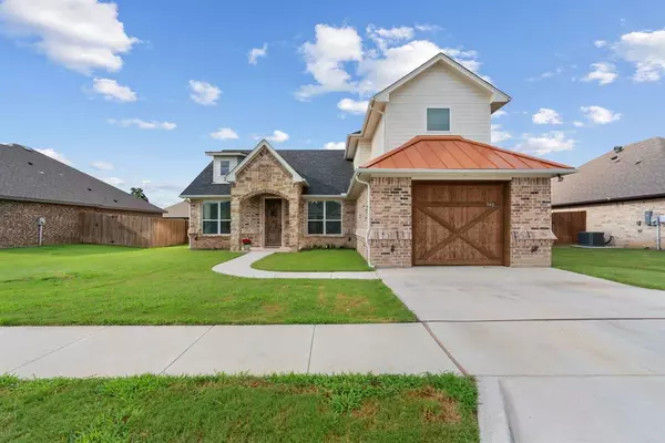 940 E 5th Street, Springtown, TX 76082