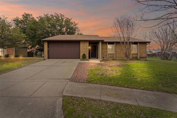 2325 Tallowood Court, Fort Worth, TX 76131