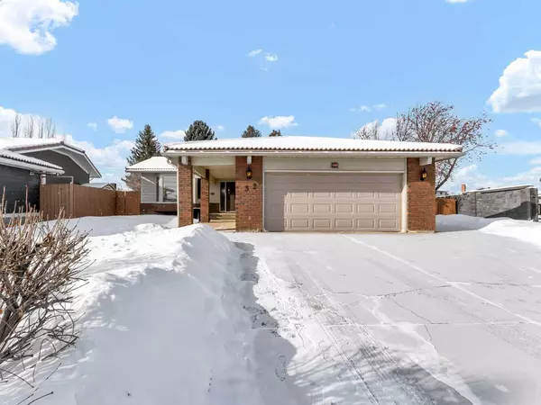 32 Ross Heights CT SE, Medicine Hat, AB T1B 2R6