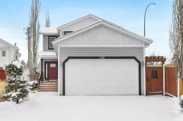 135 Scenic Cove Bay NW, Calgary, AB T3L 1P7