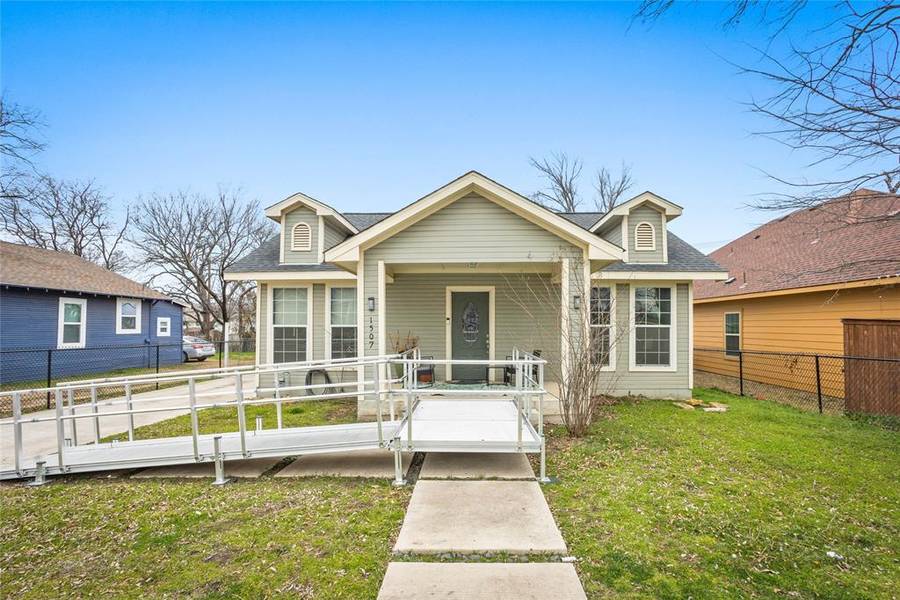 1507 E Allen Avenue, Fort Worth, TX 76104