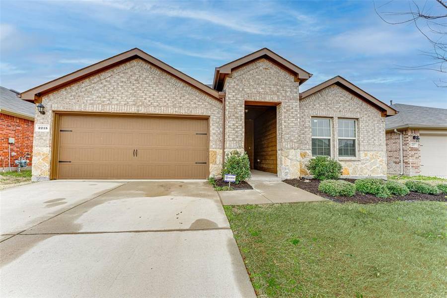 2215 Kingfisher Street, Crandall, TX 75114