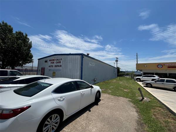 Garland, TX 75040,522 W Walnut Circle