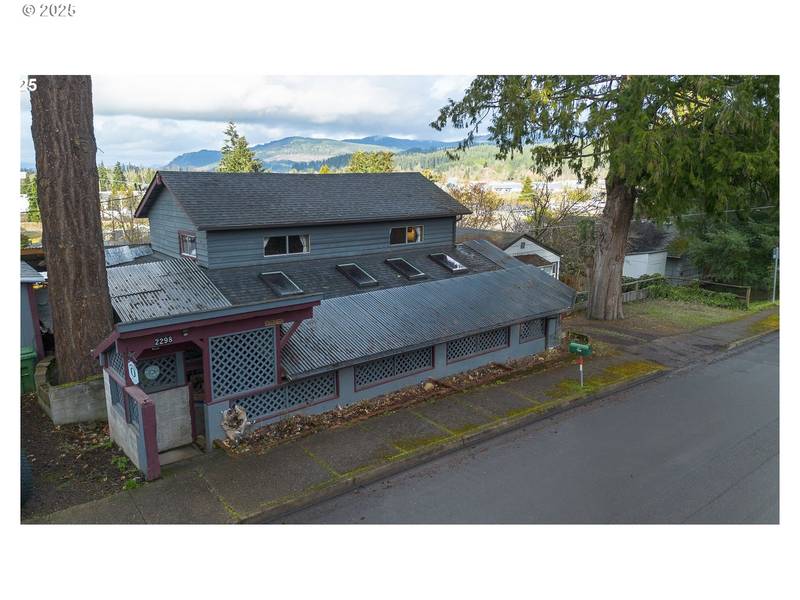 2298 E MAIN ST, Cottage Grove, OR 97424