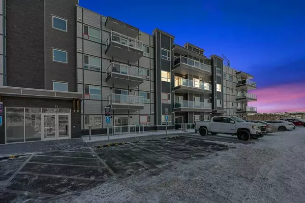 40 Carrington PLZ NW #302, Calgary, AB T3P 1X7