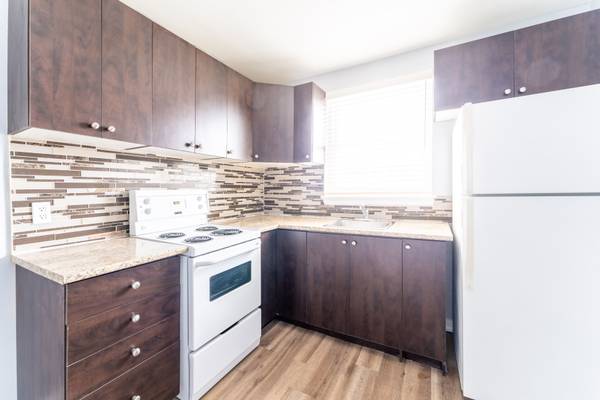 Mississauga, ON L5H 1H1,340 Lakeshore RD W #10