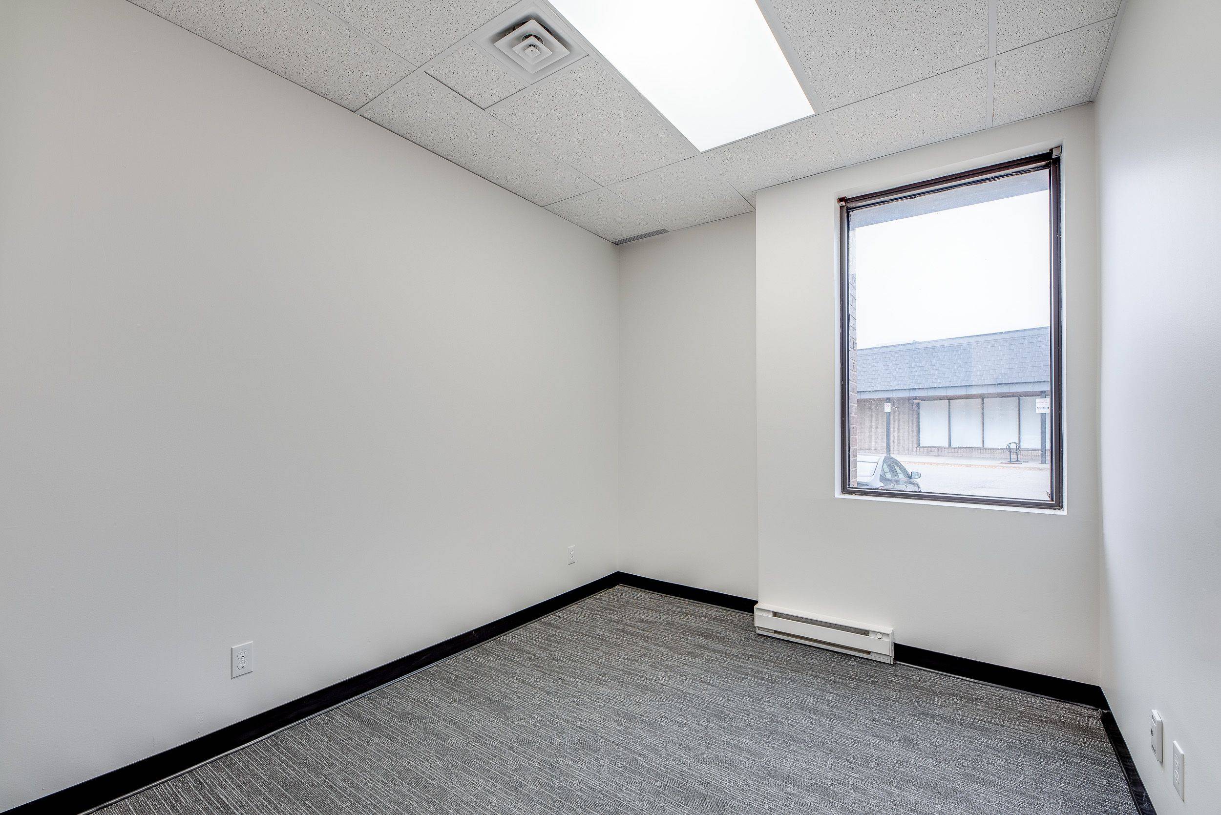 Hunt Club - Windsor Park Village And Area, ON K1V 0H9,3328 McCarthy RD #101