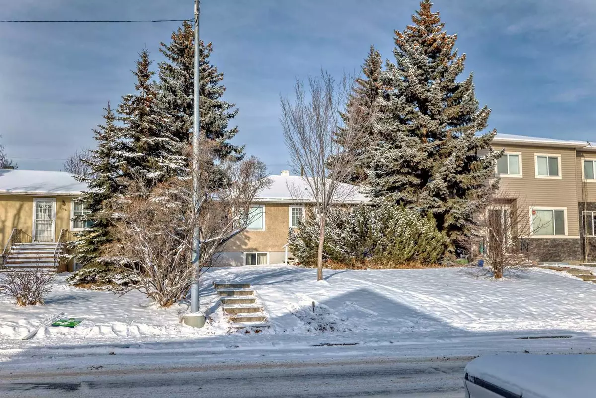 Calgary, AB T2M1H1,1732 20 AVE NW