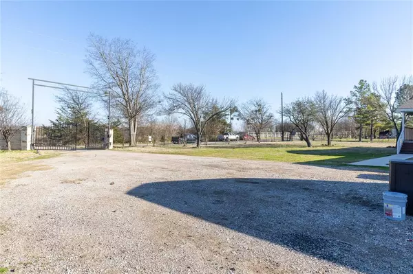 Quinlan, TX 75474,6998 County Road 2532