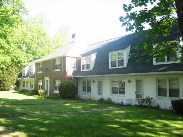 13 Hancock Ct, Raritan Twp., NJ 08822