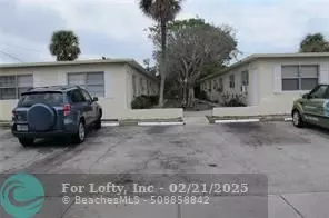 Deerfield Beach, FL 33441,93 NE 7th Ct  #2