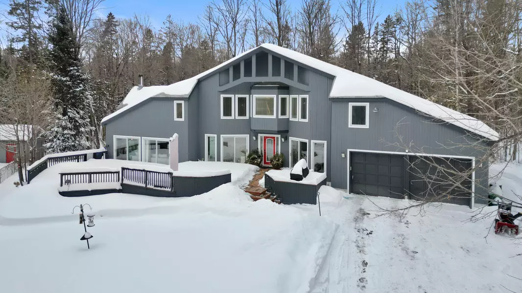 528 Opeongo RD, Renfrew, ON K7V 2T5