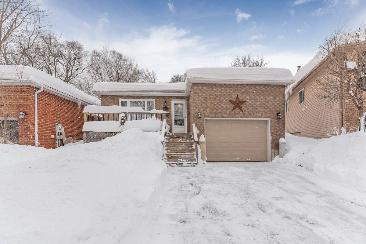 Barrie, ON L4N 6K5,36 ENGEL CRES