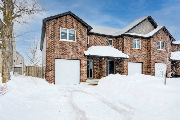 32 Frederick ST,  Stratford,  ON N5A 3V4