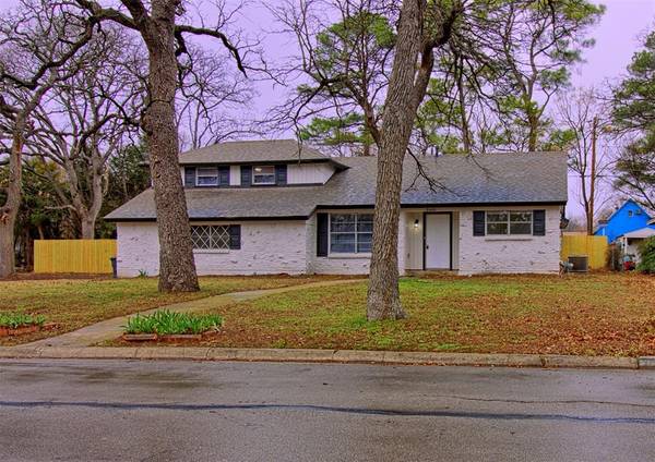 3601 Falcon Drive, Forest Hill, TX 76119