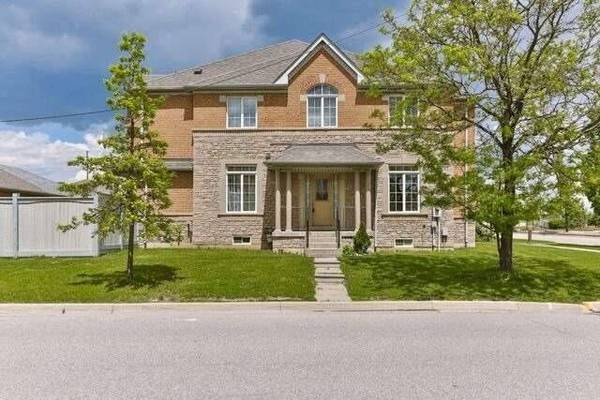 20 Forest Run BLVD #East, Vaughan, ON L4K 5J8