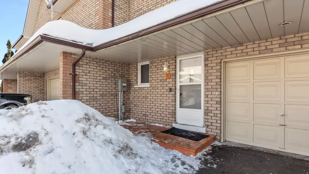 15 RIVERLEY LN, New Tecumseth, ON L9R 1C5