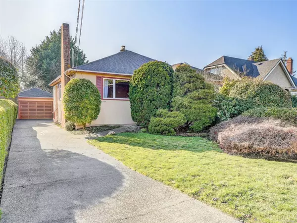 2337 Pacific Ave, Oak Bay, BC V8R 2V6