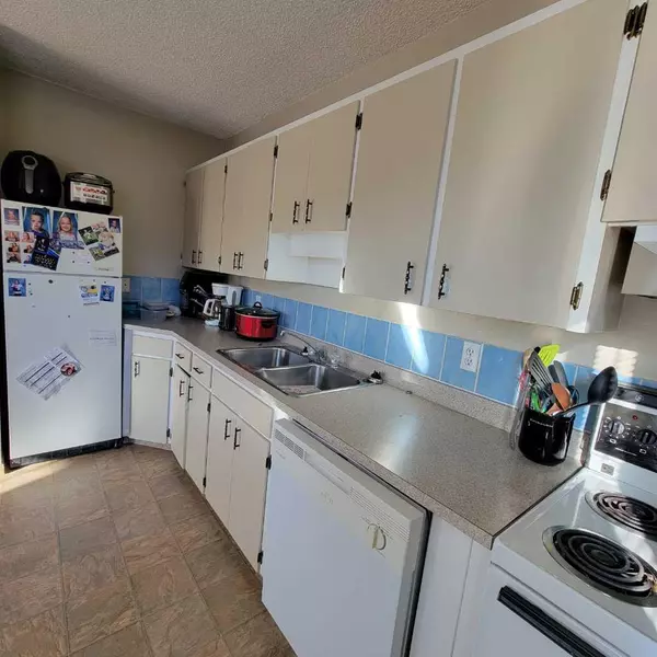 Peace River, AB T8S1G6,9523 88 AVE #C8