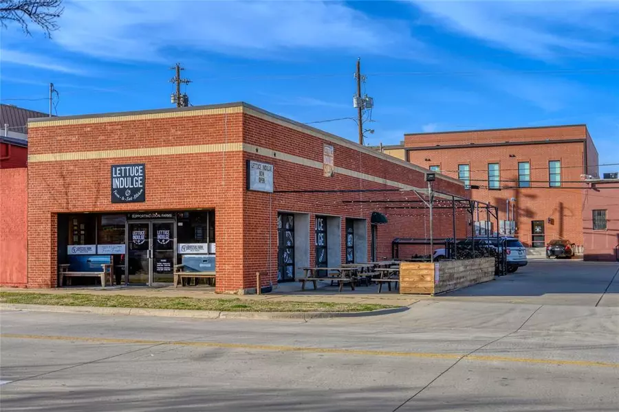 227 W Chestnut Street, Denison, TX 75020