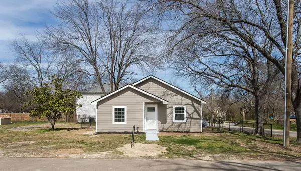 Bonham, TX 75418,300 S 3rd Street