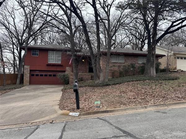 2103 Edgewood Court, Arlington, TX 76013