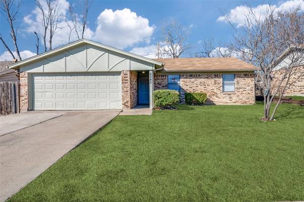 6245 Sunnybrook Drive, Watauga, TX 76148