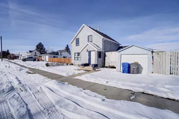 Claresholm, AB T0L 0T0,320 55 AVE West