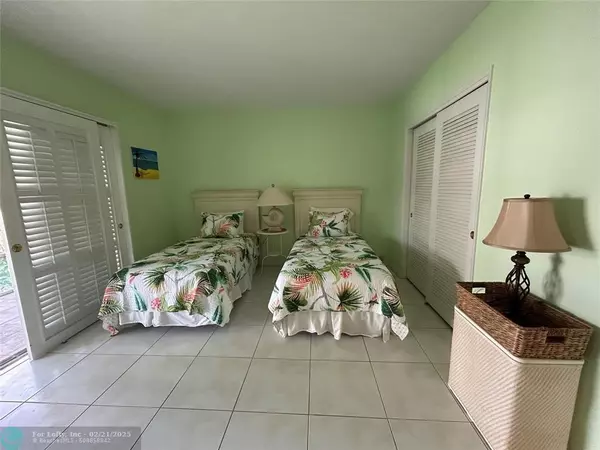 Pompano Beach, FL 33064,2050 NE 39th St  #207