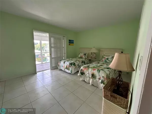 Pompano Beach, FL 33064,2050 NE 39th St  #207