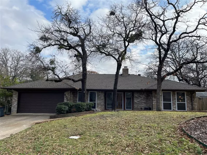 5700 Trail Crest Drive, Arlington, TX 76017