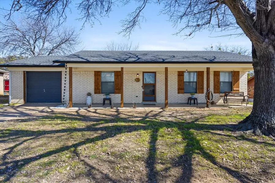 714 N Keith Street, Granbury, TX 76048