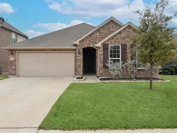 1105 Pinnacle Breeze Drive, Fort Worth, TX 76052