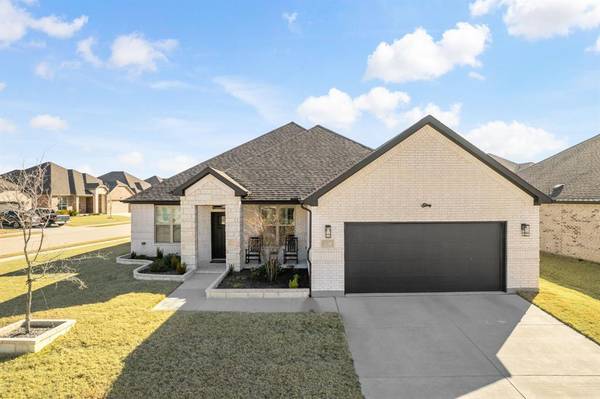 374 Brookstone Drive, Lavon, TX 75166