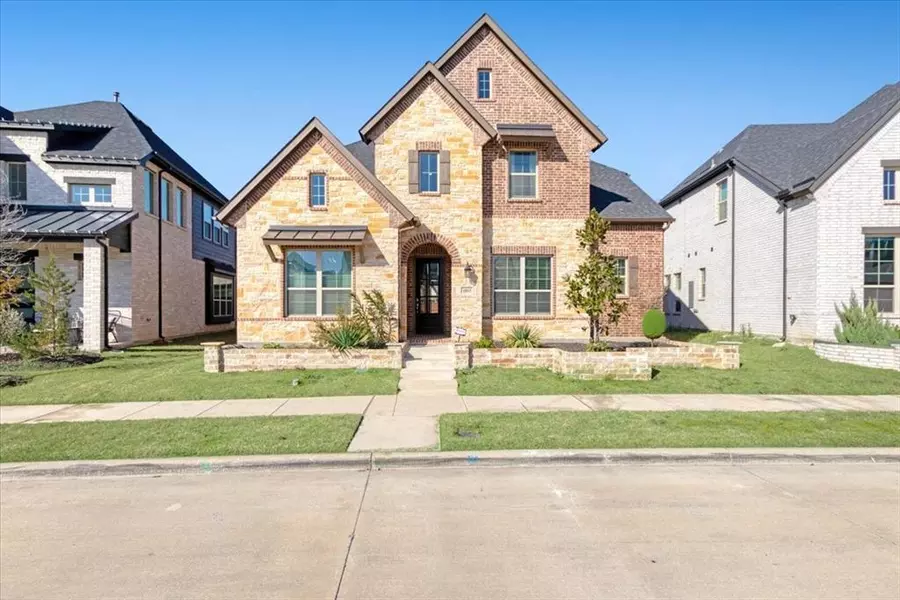 1815 Gresham Drive, Farmers Branch, TX 75234