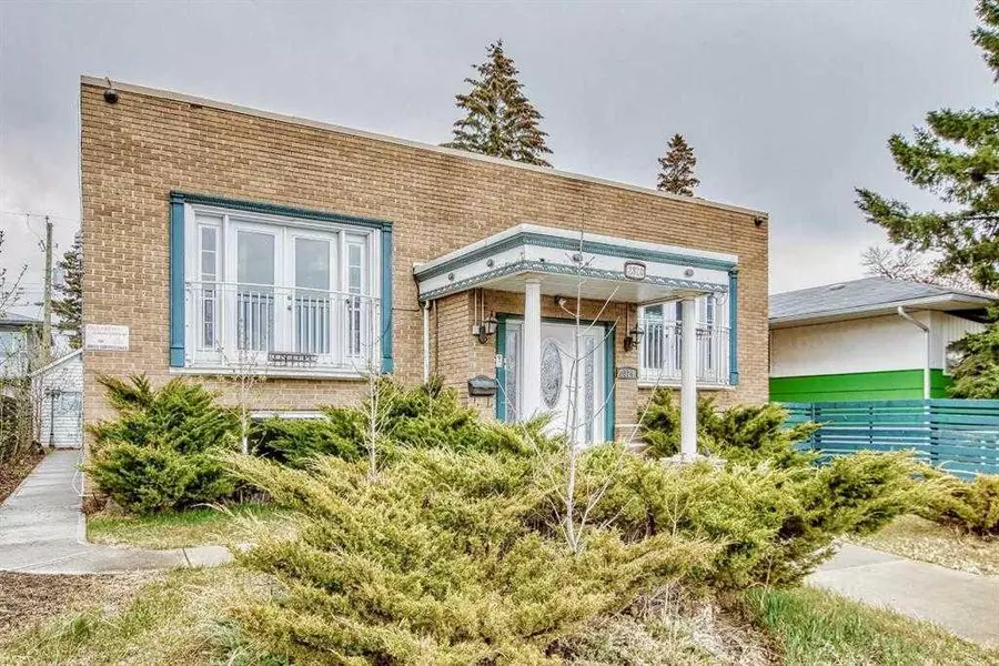 2820 Morley TRL Northwest, Calgary, AB T2M 4G7