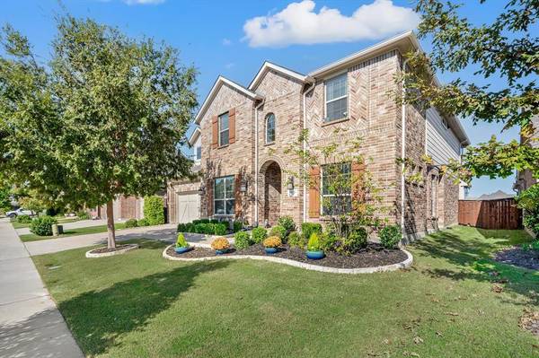 9821 Pikes Peak Place, Little Elm, TX 75068