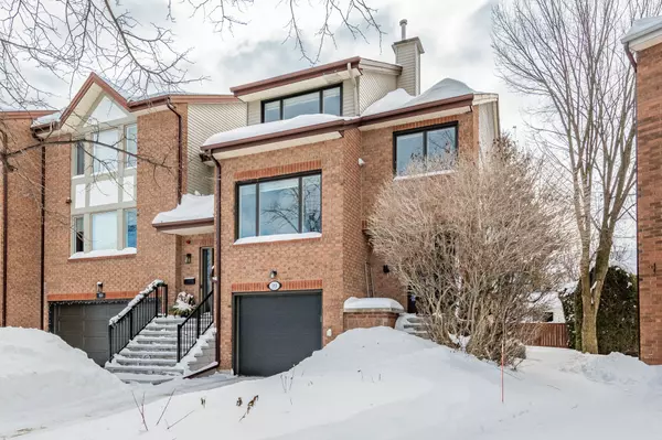 Manor Park - Cardinal Glen And Area, ON K1K 4L5,99 Dunbarton CT