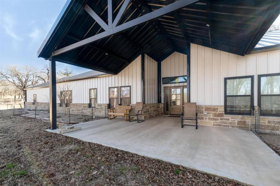 135 Banjo Court, Alvord, TX 76225