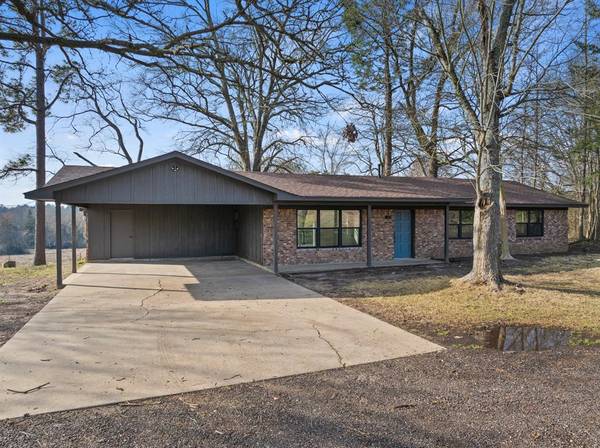 10 County Road 3357, Omaha, TX 75571