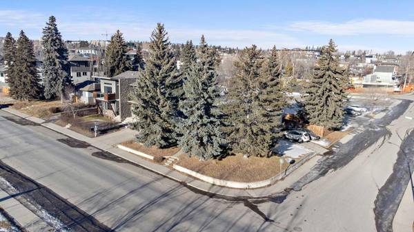 Calgary, AB T2T 2J9,1530 38 AVE Southwest