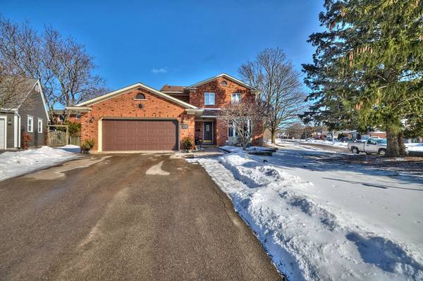 28 Dixon CRES, Welland, ON L3C 6P4