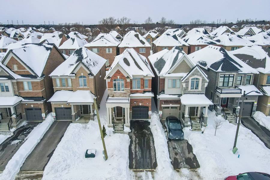 32 Deer Ridge CRES, Whitby, ON L1P 0P3