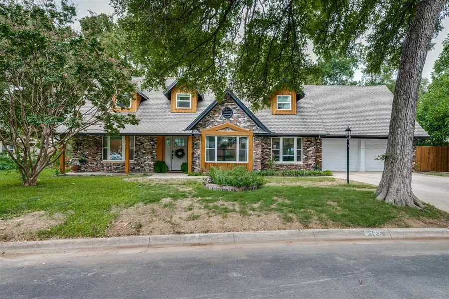 8405 Leo Court, Benbrook, TX 76116