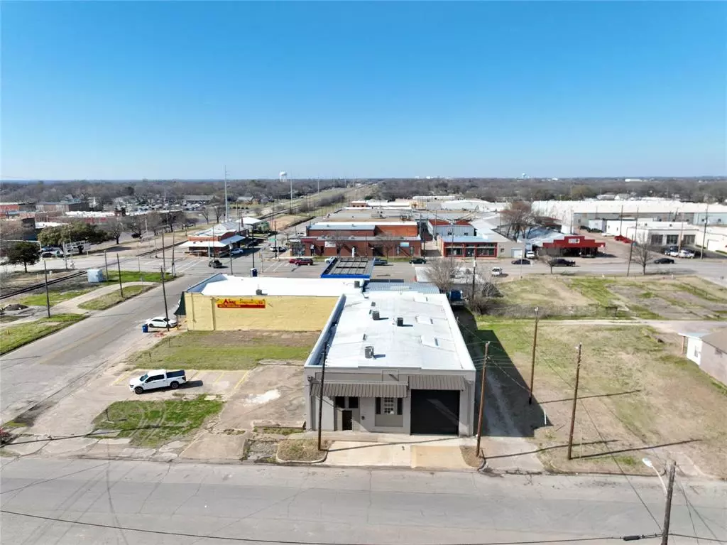 Ennis, TX 75119,106 E Brown Street